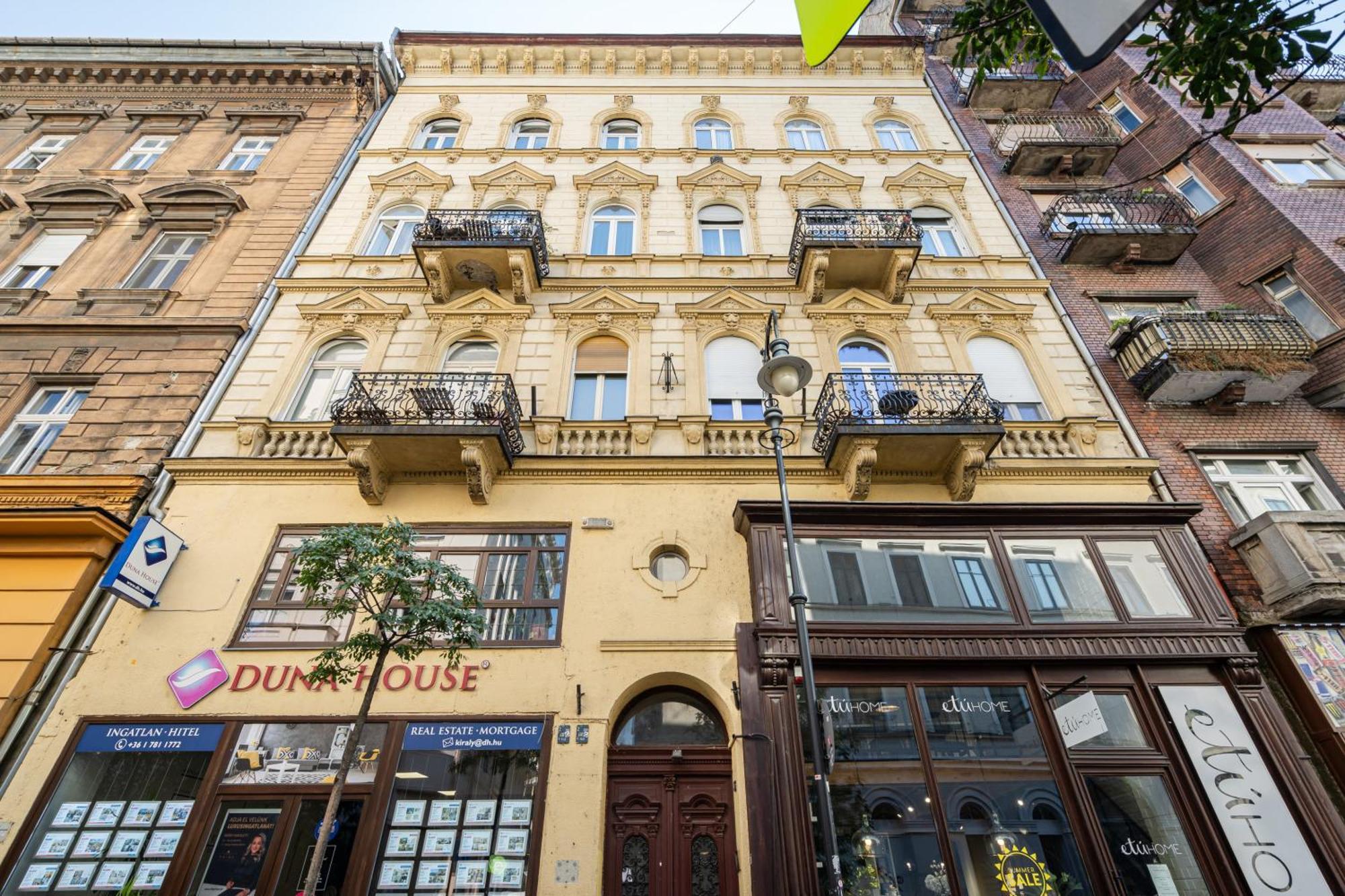 Kiraly 33 - Hidden Gem - Best Location By Bqa Будапеща Екстериор снимка
